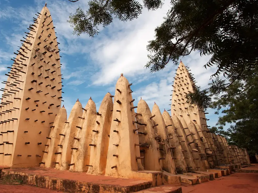 Grande mosquée de Bobo-Dioulasso · Photo qiv · CC BY-SA 2.0 Grande mosquée de Bobo-Dioulasso