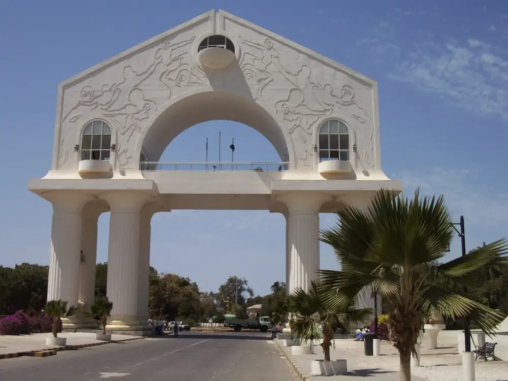 Arch 22, Banjul · Photo Atamari · CC BY-SA 3.0 Arch 22, Banjul