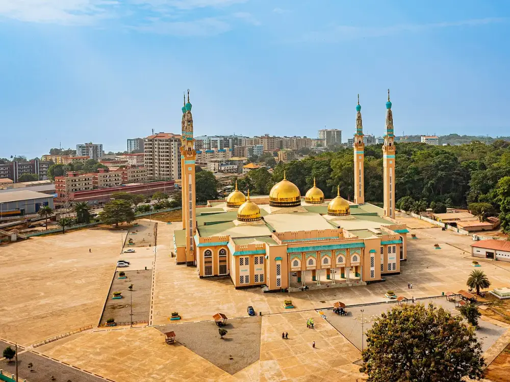 Grande mosquée Fayçal, Conakry · Photo Mohamed Finando · CC BY 4.0 Grande mosquée Fayçal, Conakry
