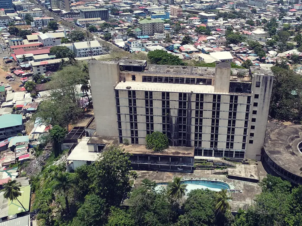 Hôtel Ducor, Monrovia · Photo Bwoart · CC BY 4.0 Hôtel Ducor, Monrovia